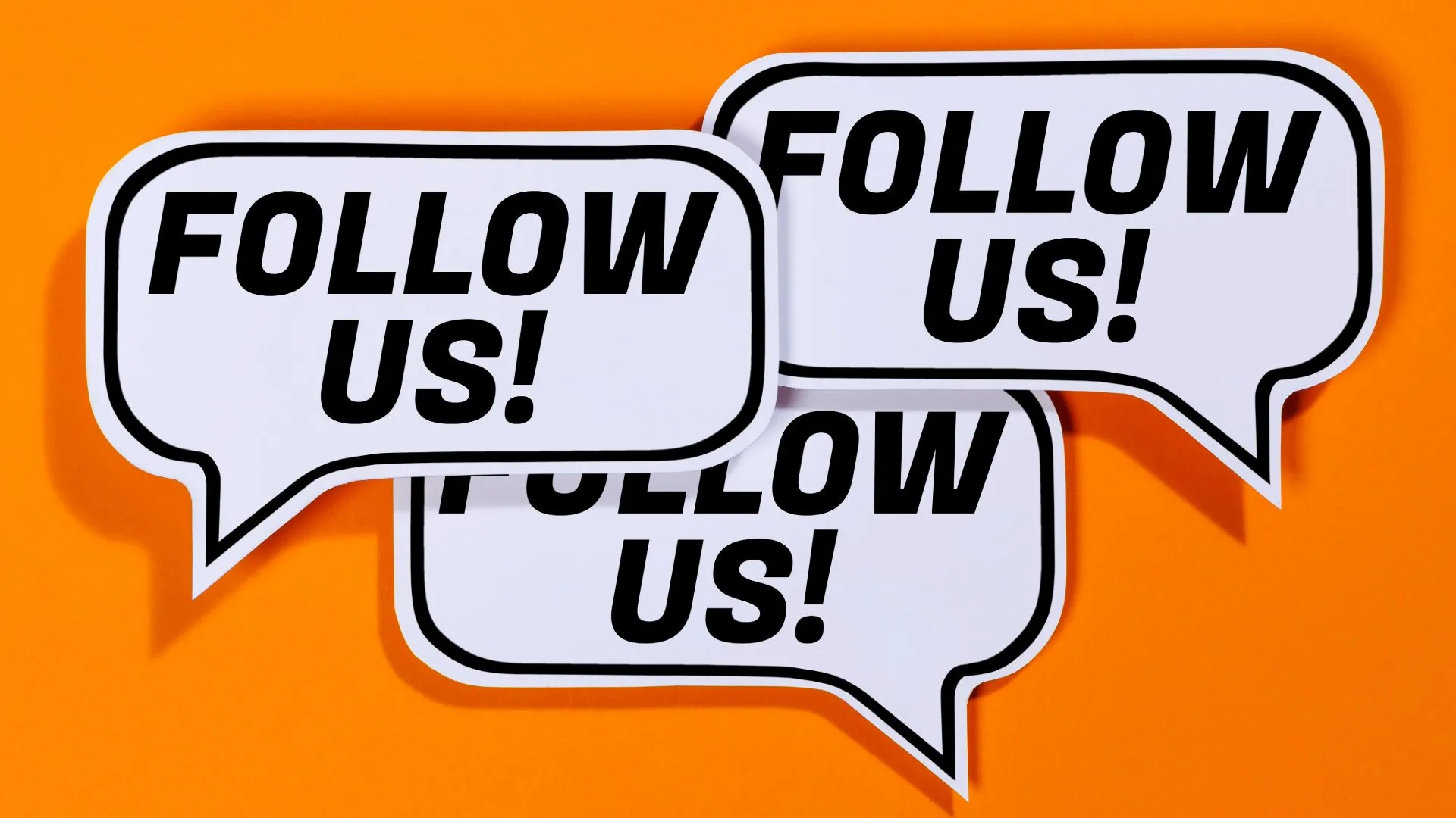 3 bulles dans lesquelles on peut lire "Follow us"